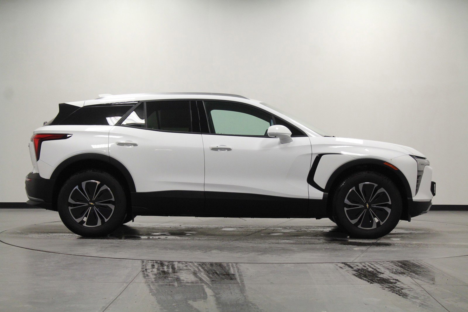 2024 Chevrolet Blazer EV photo 2