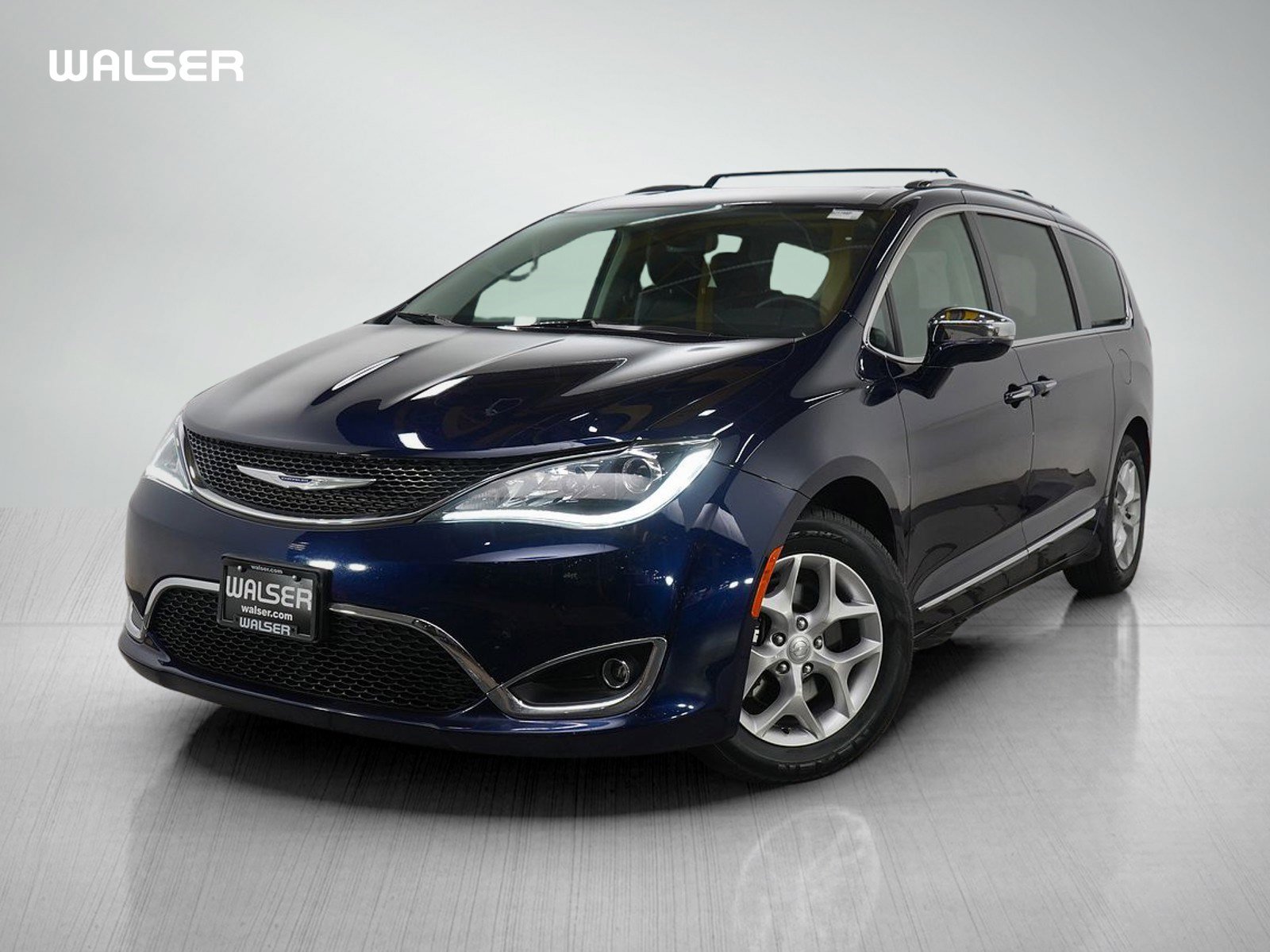 2020 Chrysler Pacifica Limited's photo