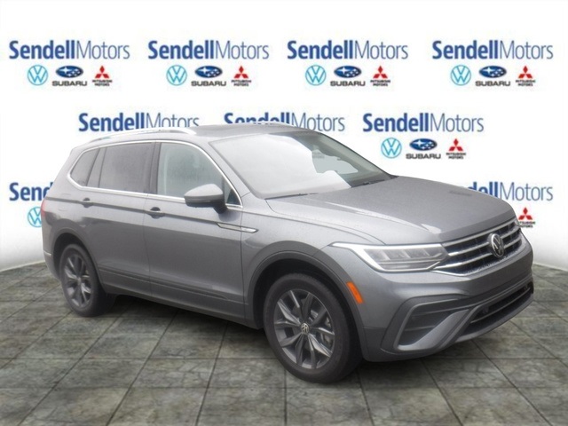 2023 Volkswagen Tiguan SE's photo