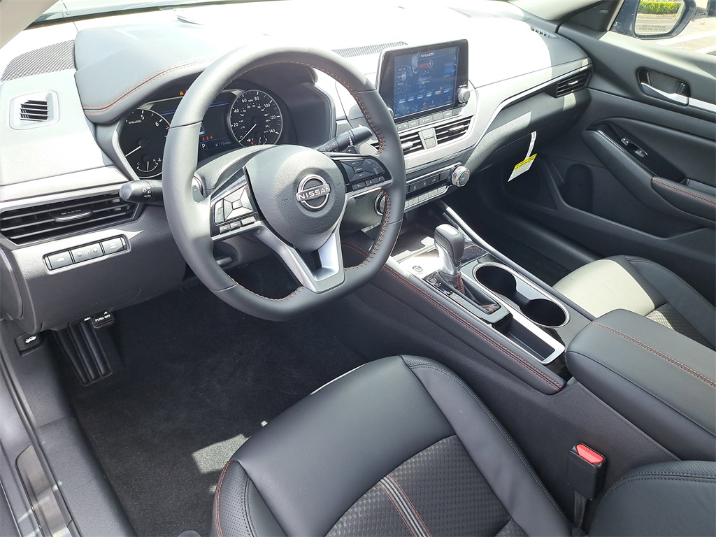 2025 Nissan Altima 2.5 SR photo 18