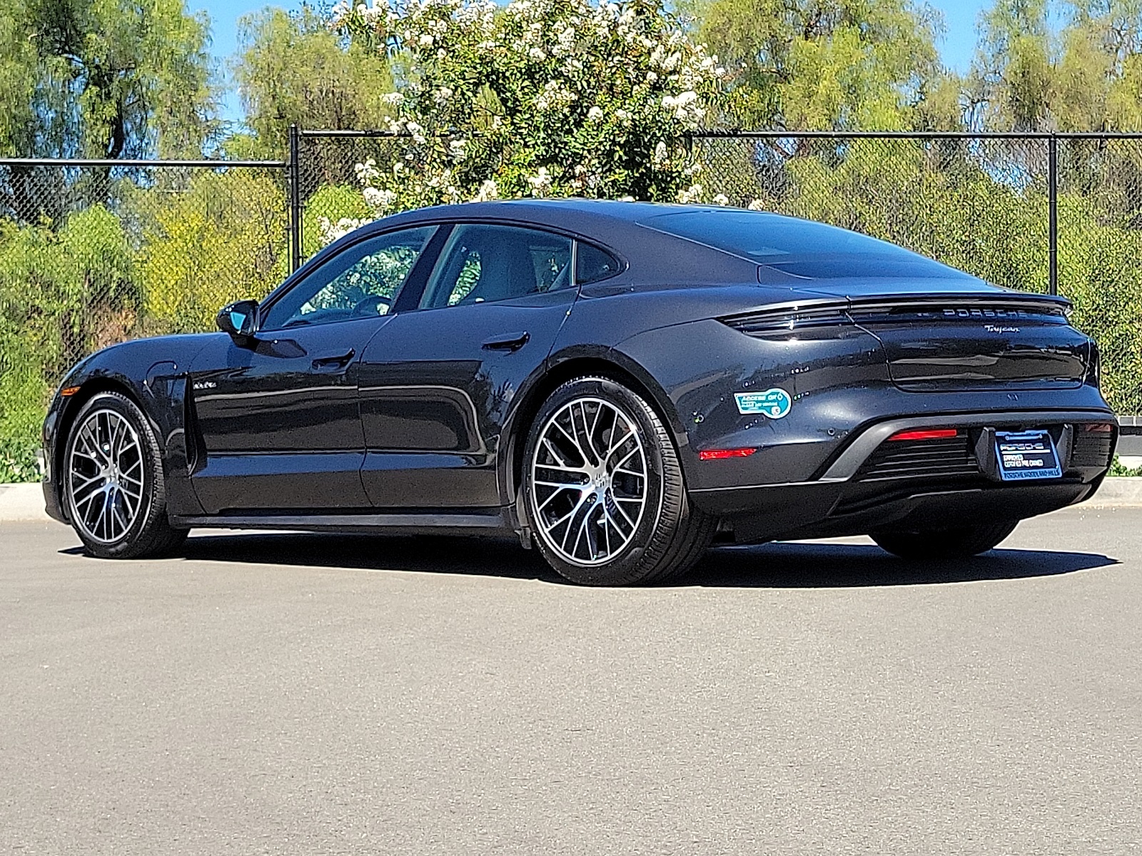 2025 Porsche Taycan photo 3