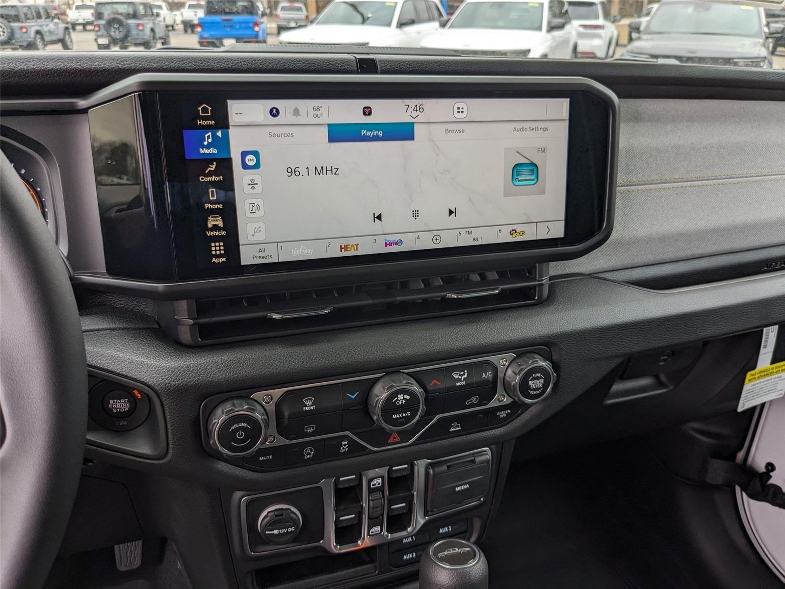 2025 Jeep Gladiator Sport S photo 12