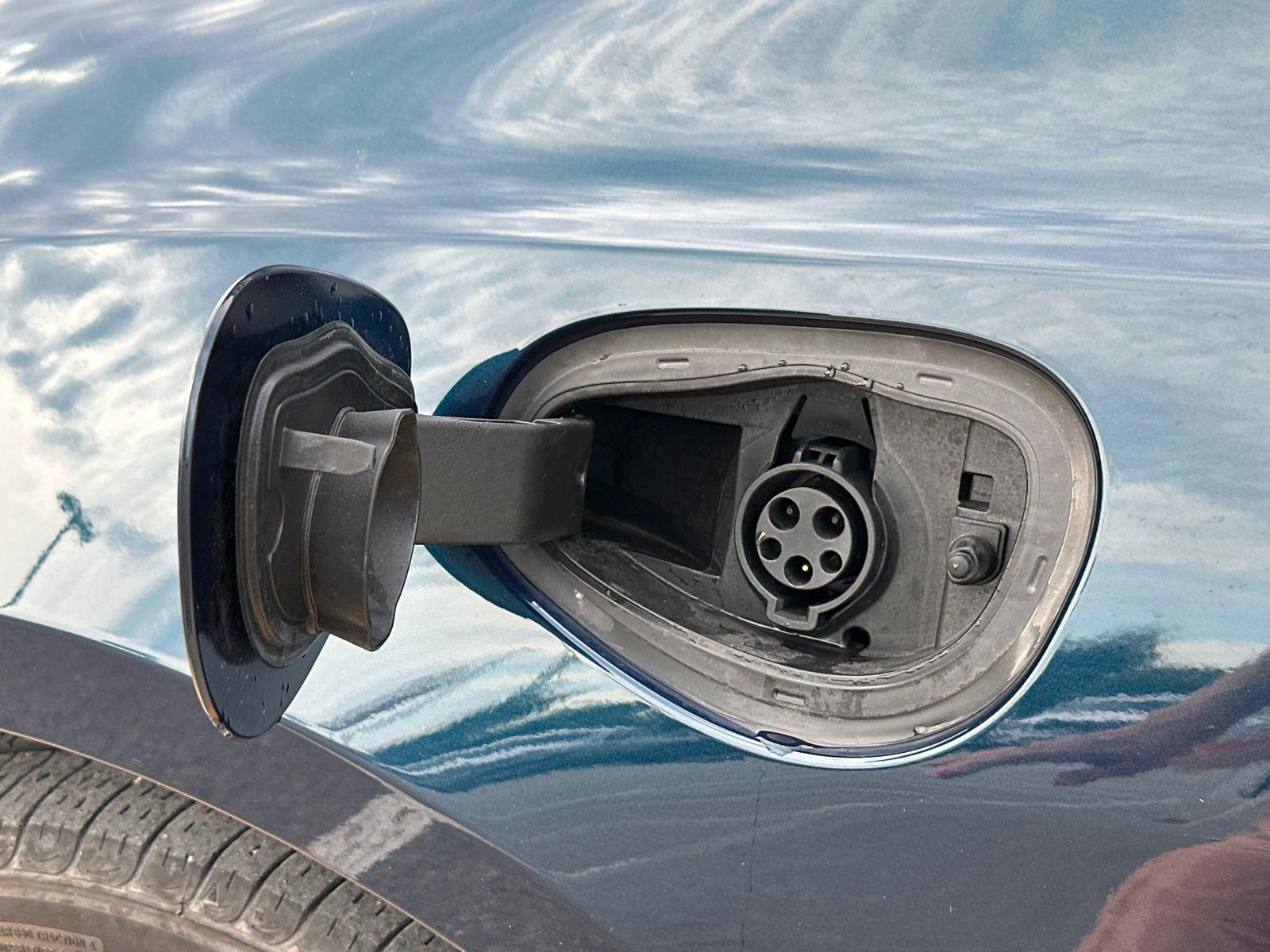 2023 Chrysler Pacifica Hybrid Pinnacle photo 9