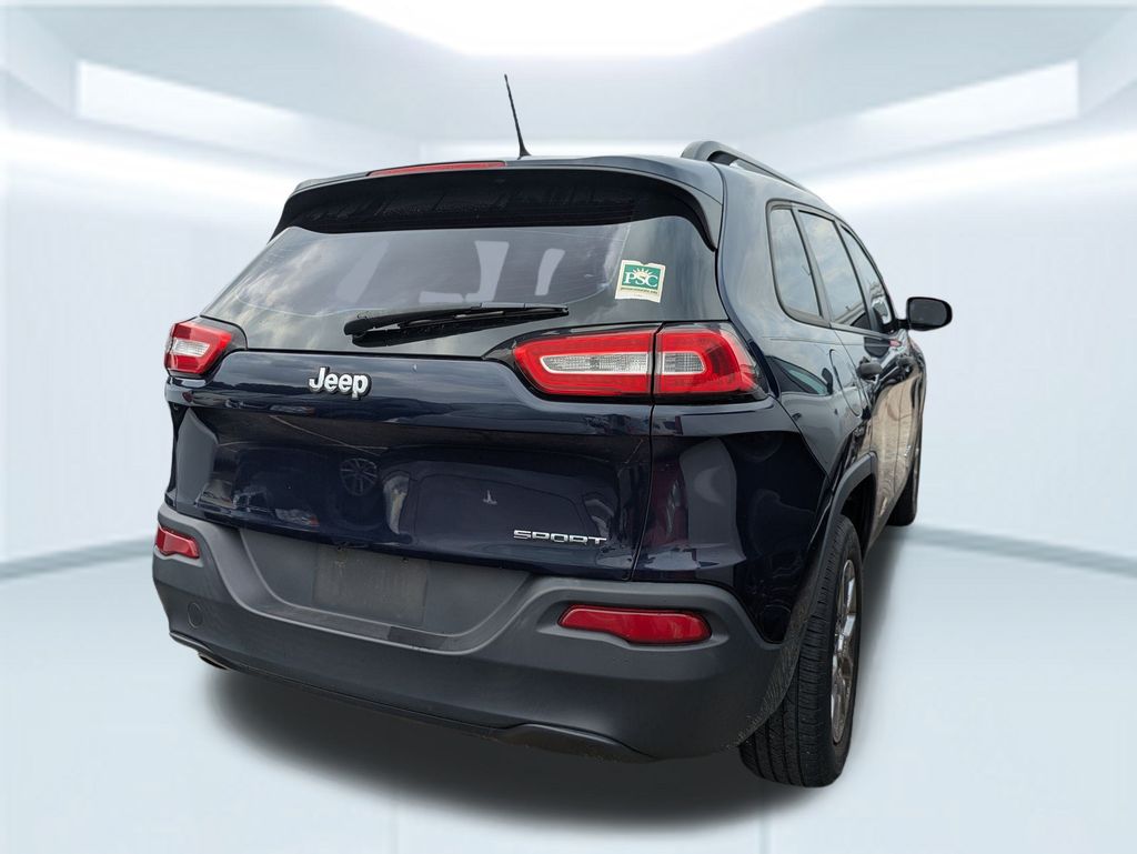 2016 Jeep Cherokee Sport photo 4