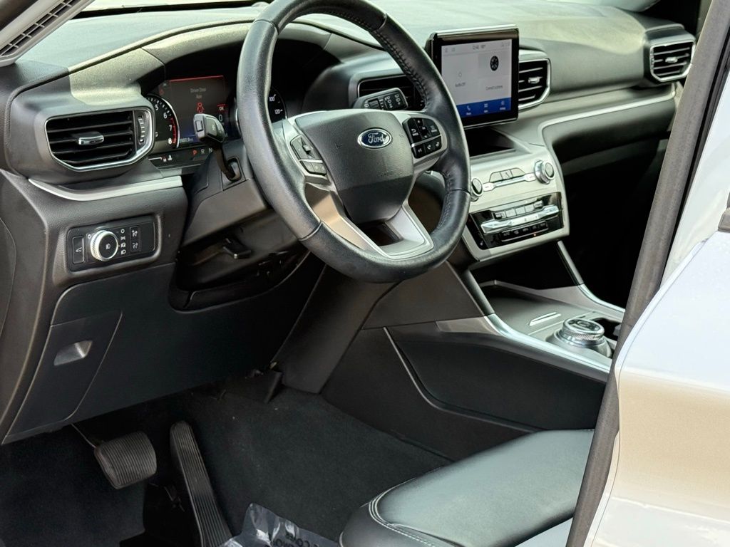 2022 Ford Explorer XLT photo 7