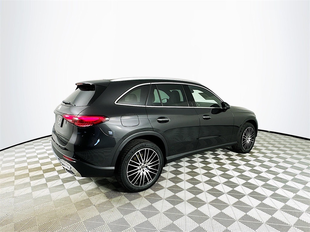 2026 Mercedes Benz GLC 300 photo 7