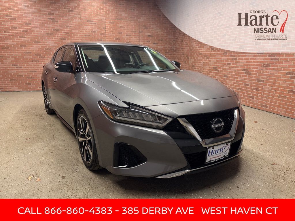 2023 Nissan Maxima SV's photo