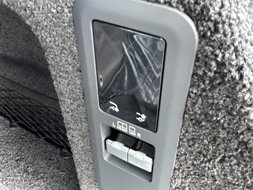 2025 Land Rover Range Rover SE photo 7