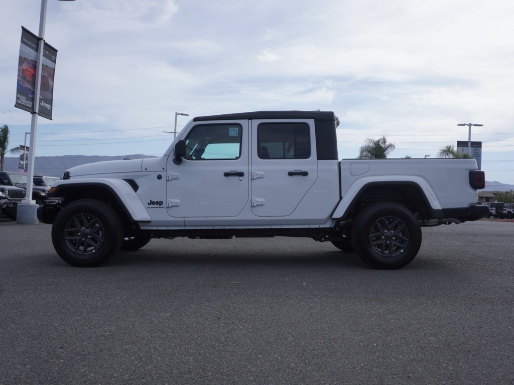 2025 Jeep Gladiator Sport photo 8