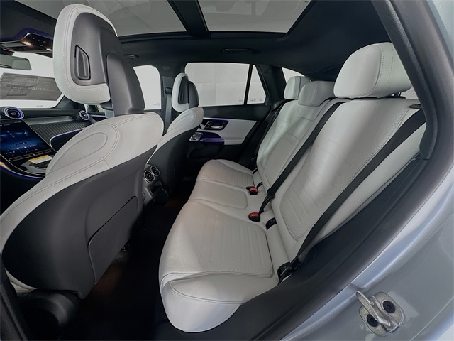 2025 Mercedes Benz GLC 300 photo 23