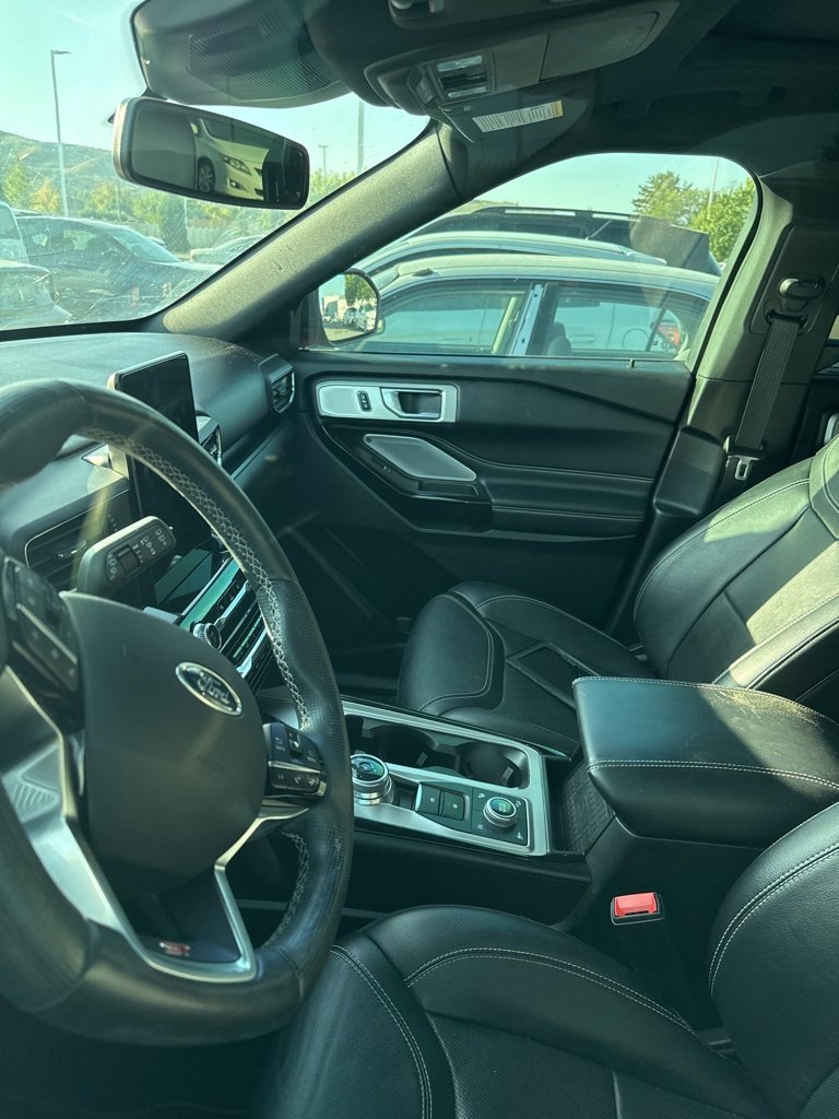 2021 Ford Explorer ST photo 17