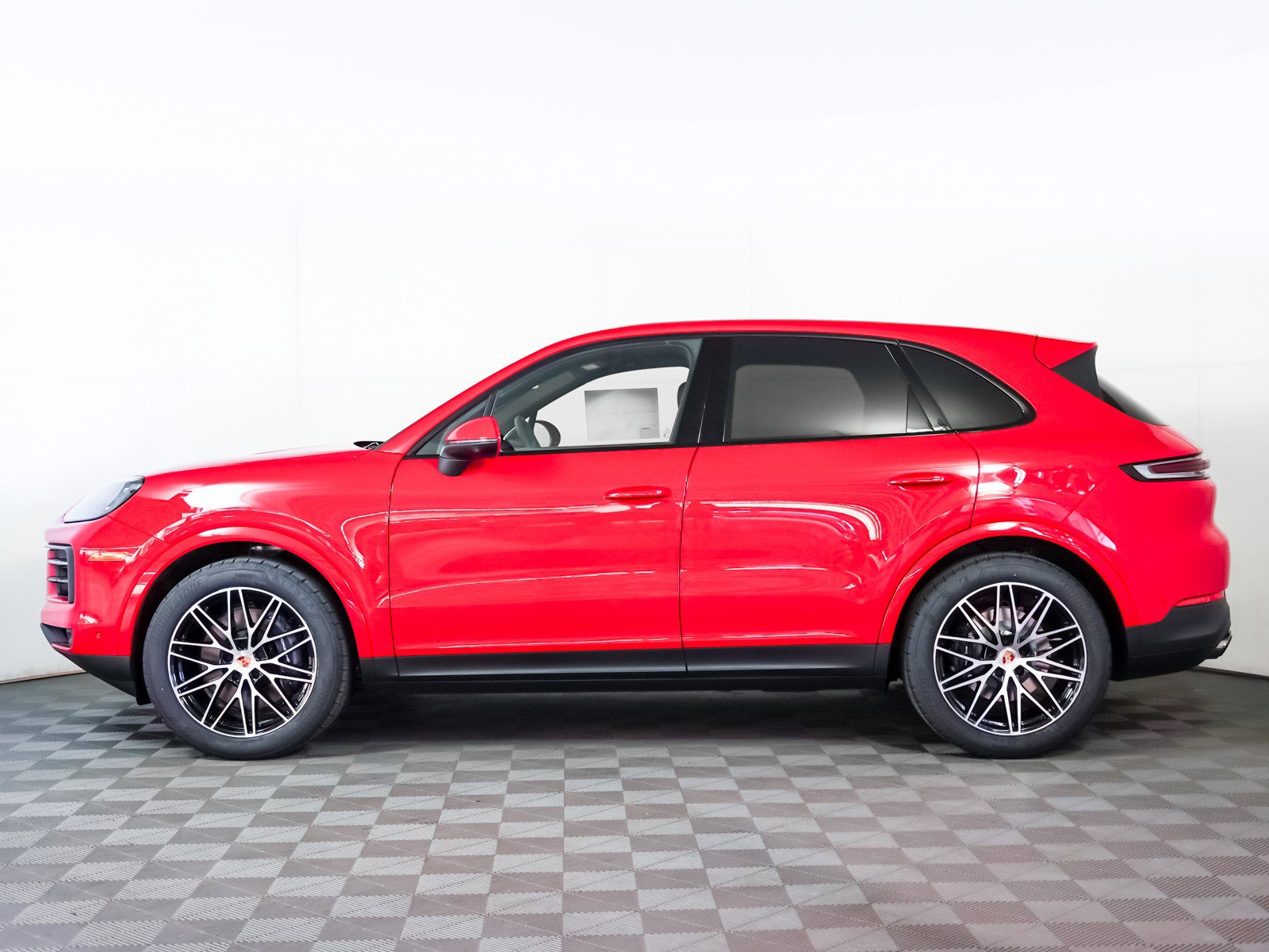 2025 Porsche Cayenne photo 2