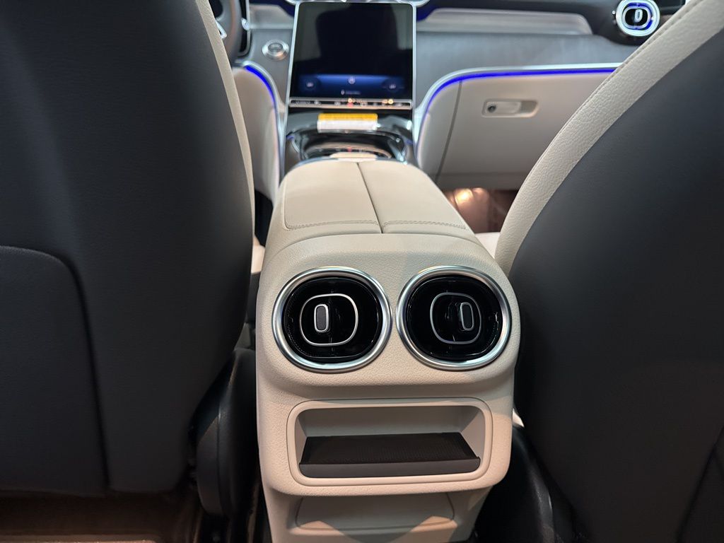 2026 Mercedes Benz GLC 300 photo 22