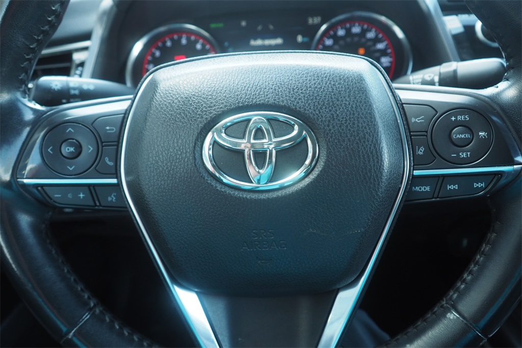 2019 Toyota Camry XSE photo 16