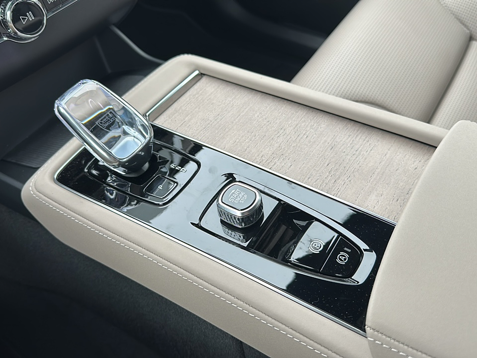 2025 Volvo XC90 T8 AWD photo 15