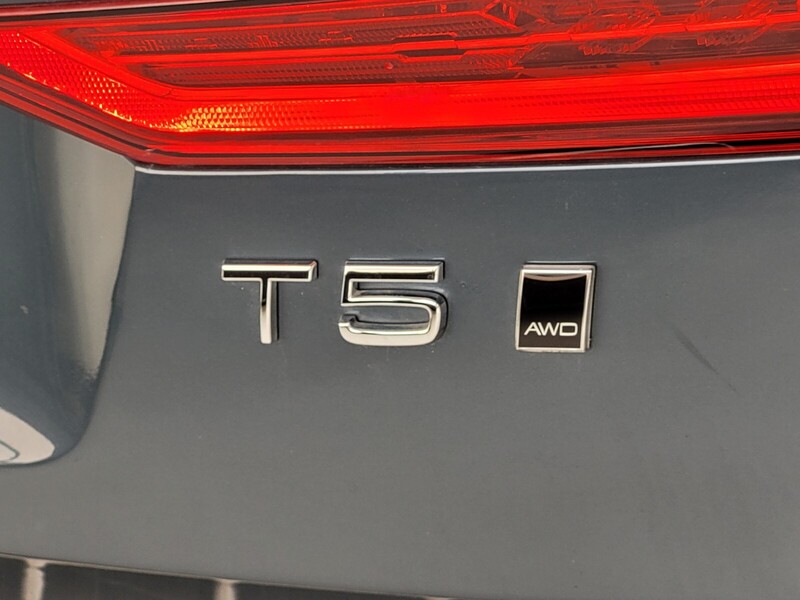 2021 Volvo XC60 T5 Inscription photo 7