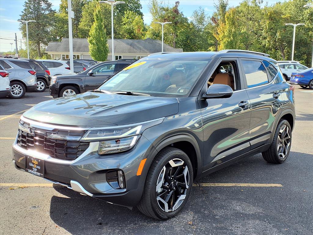 2024 Kia Seltos SX photo 3