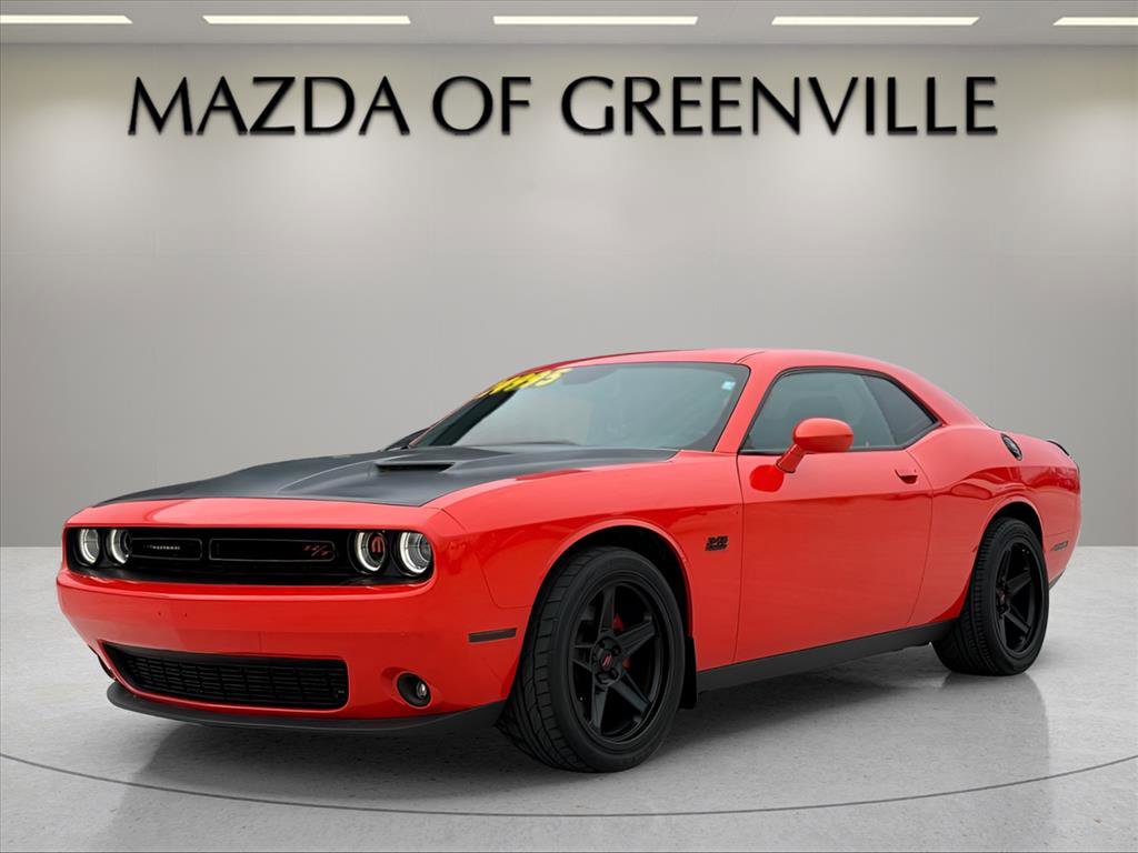 2017 Dodge Challenger R/T's photo