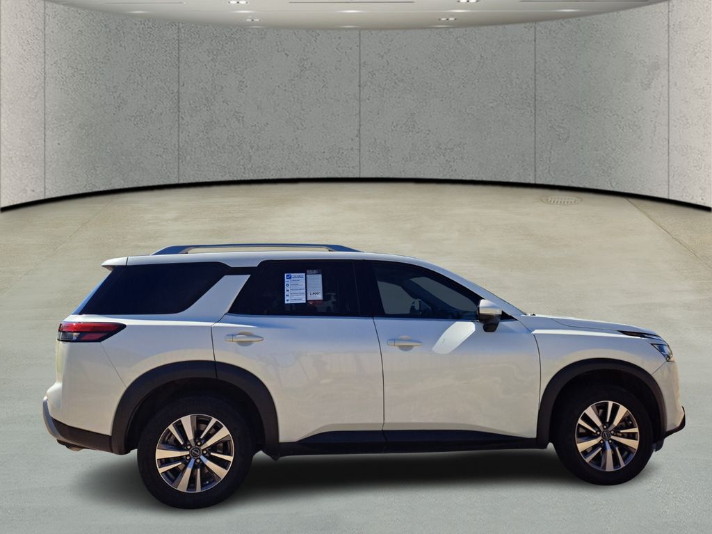 2023 Nissan Pathfinder SL photo 3