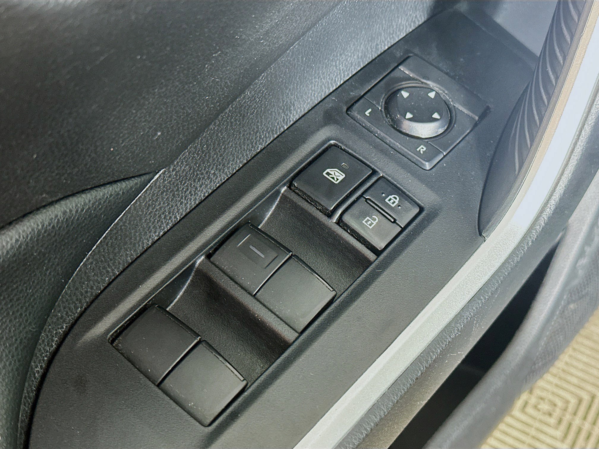 2021 Toyota RAV4 XLE photo 16