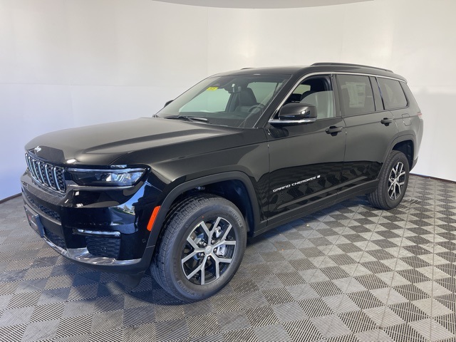 2025 Jeep Grand Cherokee Limited photo 3