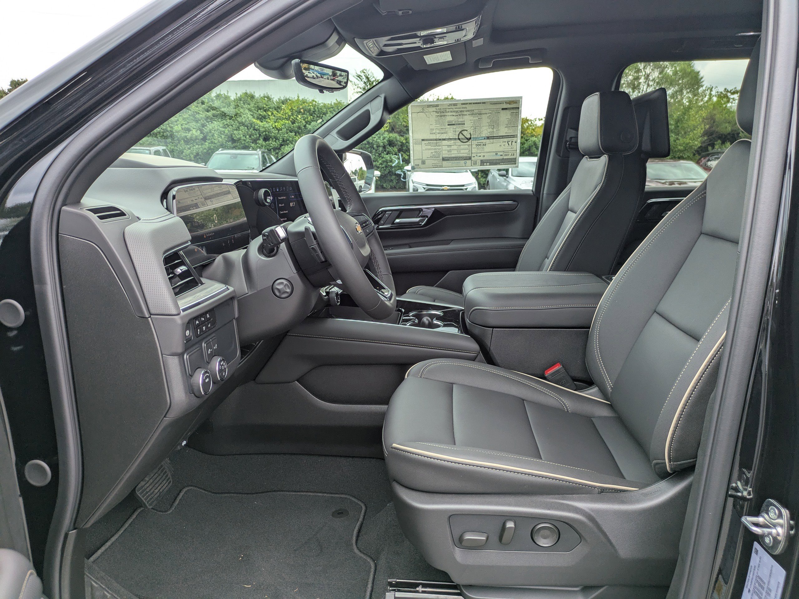 2025 Chevrolet Suburban Premier photo 20