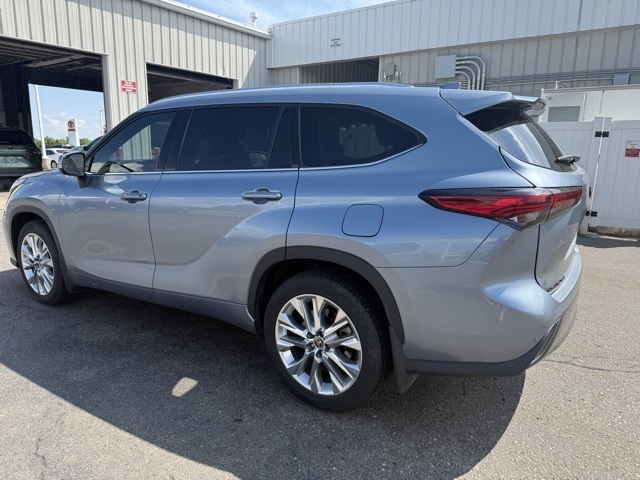 2022 Toyota Highlander Limited photo 3