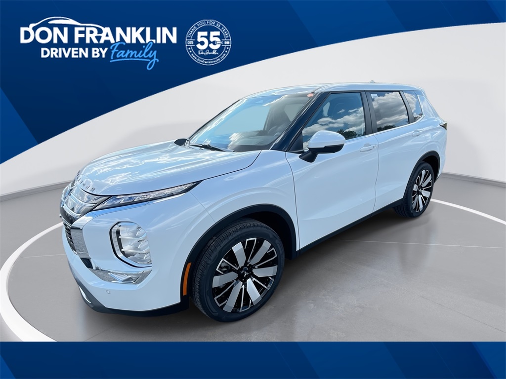 2025 Mitsubishi Outlander SE's photo