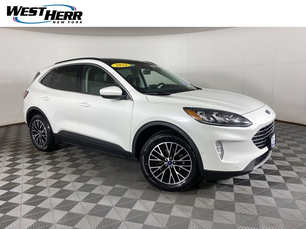 2022 Ford Escape Titanium's photo