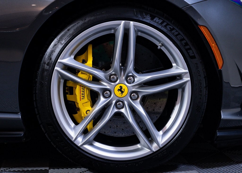 Certified Used 2018 Grigio Silverstone Metallic Ferrari Base image 8