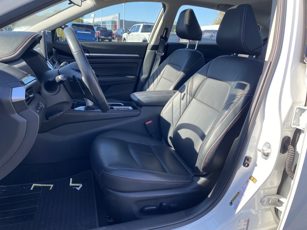 2023 Nissan Altima 2.5 SR photo 2