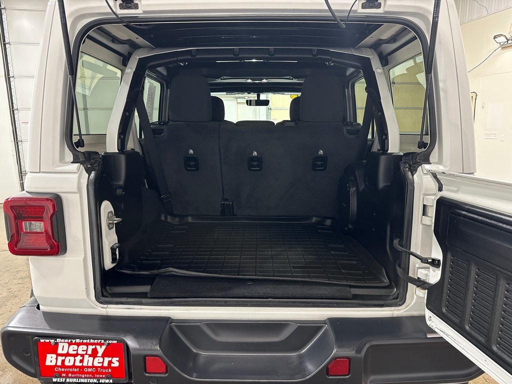 2020 Jeep Wrangler Unlimited Sahara photo 25