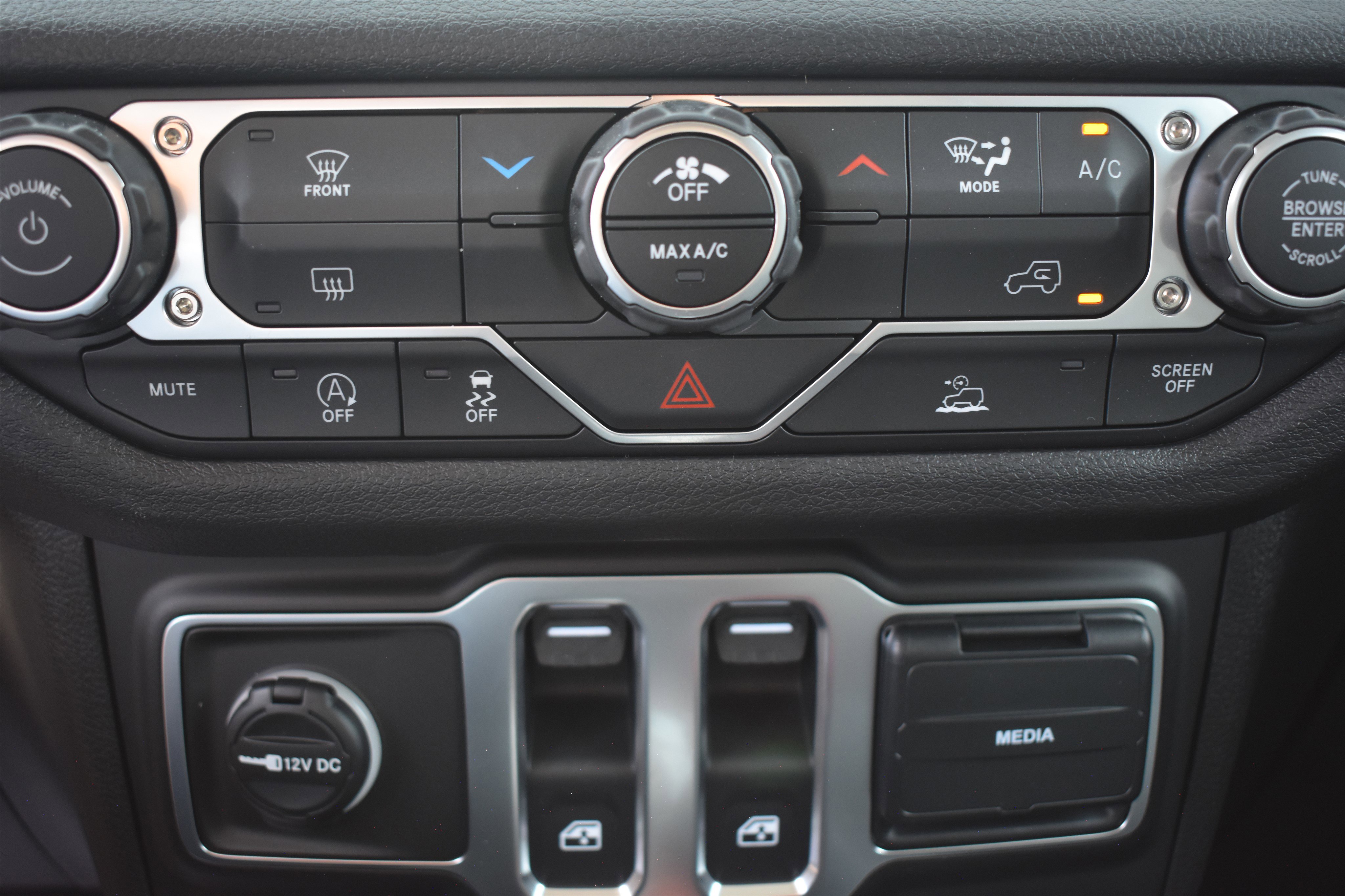 2025 Jeep Wrangler Sport photo 13