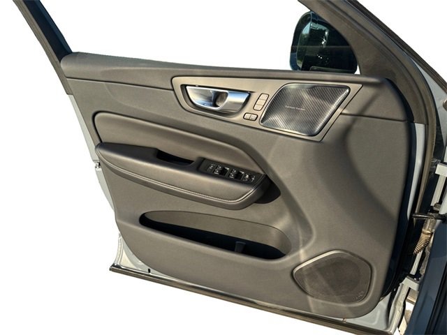 2023 Volvo XC60 Ultimate photo 18