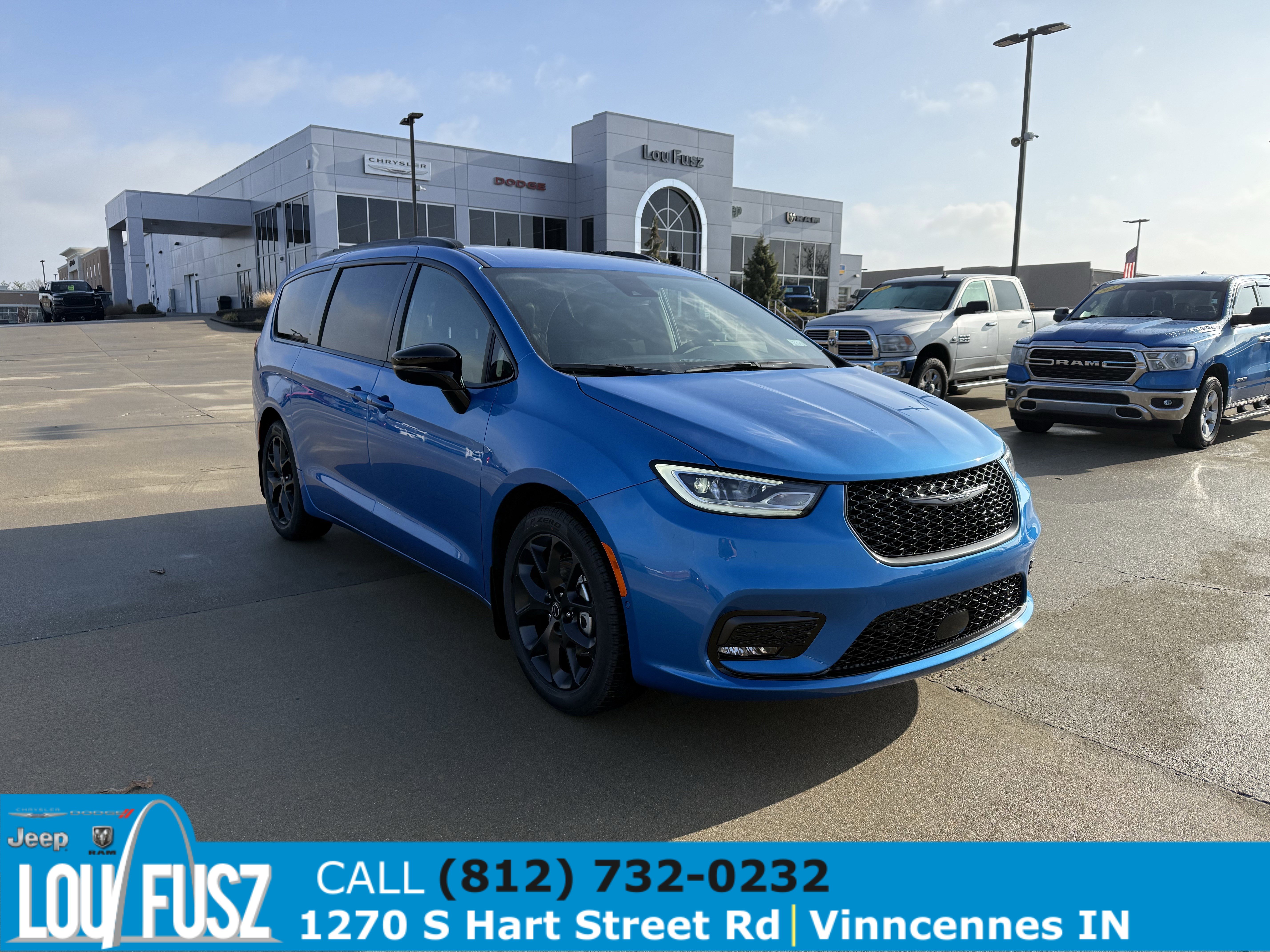 2026 Chrysler Pacifica Select's photo