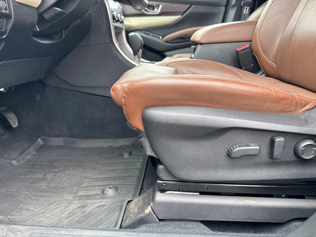 2021 Subaru Ascent Touring photo 9