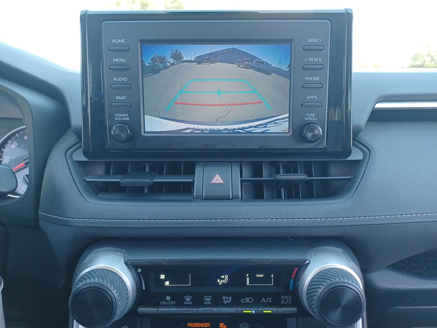 2019 Toyota RAV4 LE photo 8
