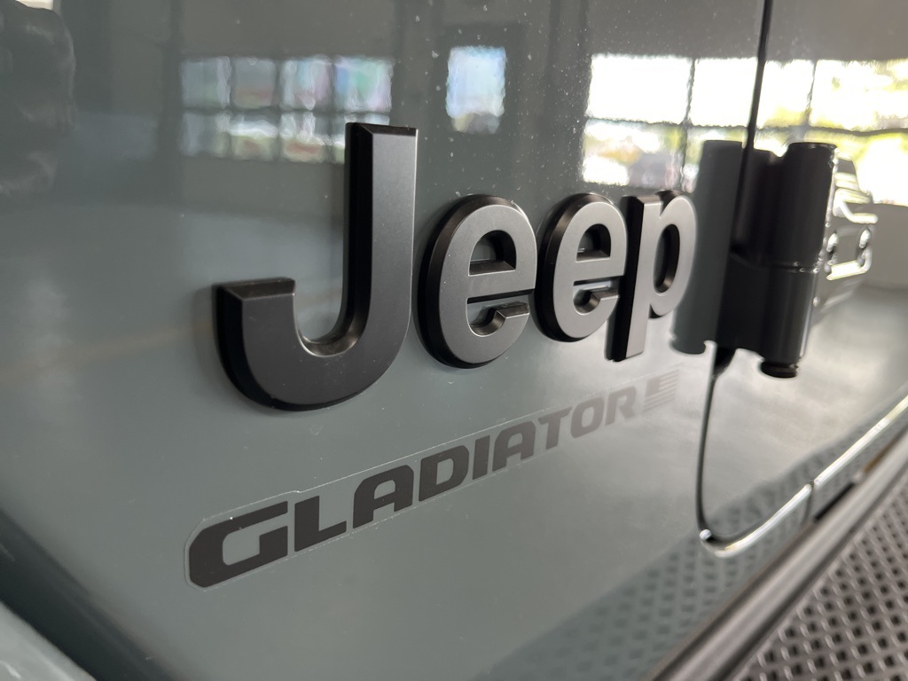2025 Jeep Gladiator Sport photo 8