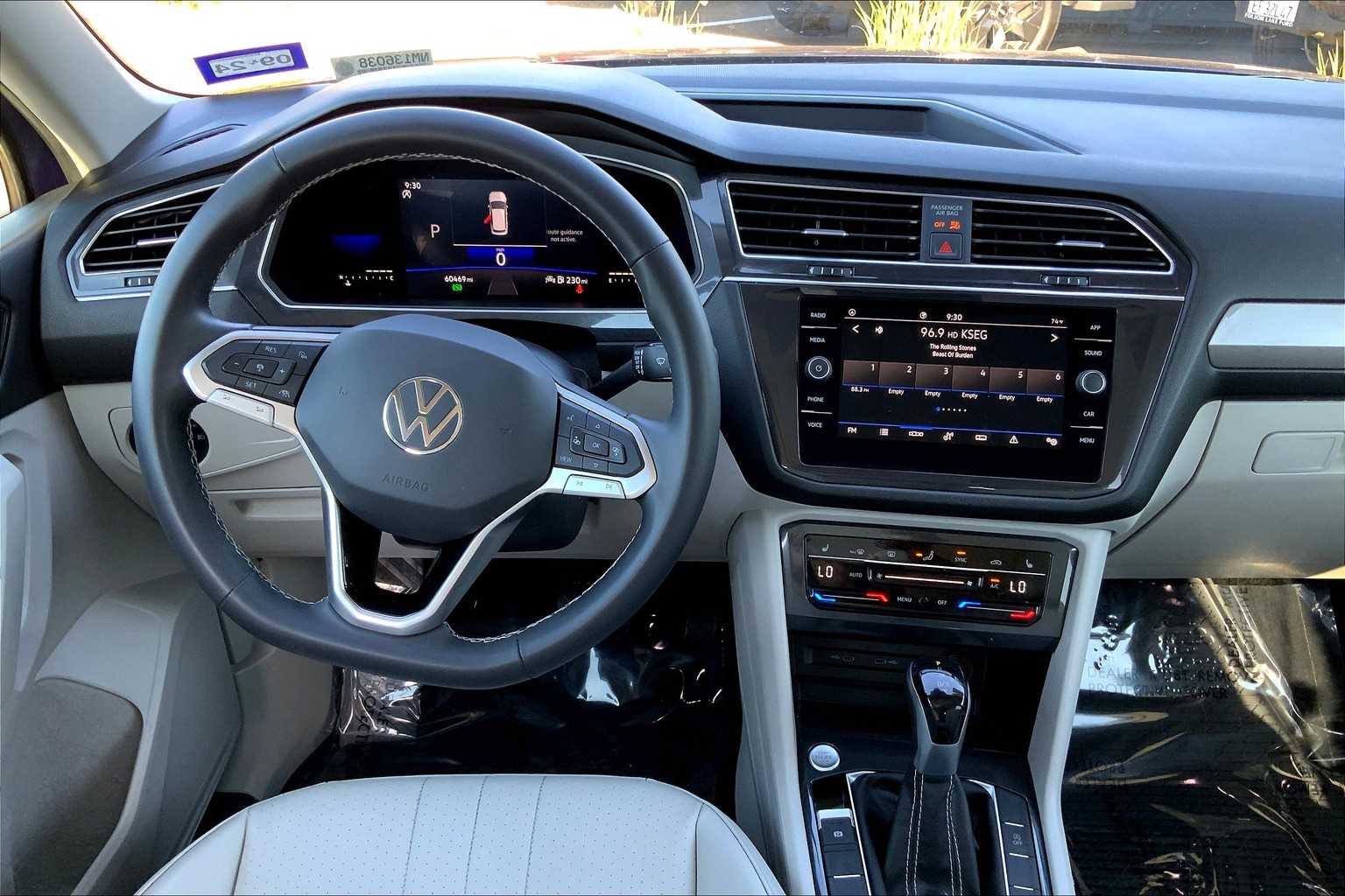 2022 Volkswagen Tiguan SE photo 3