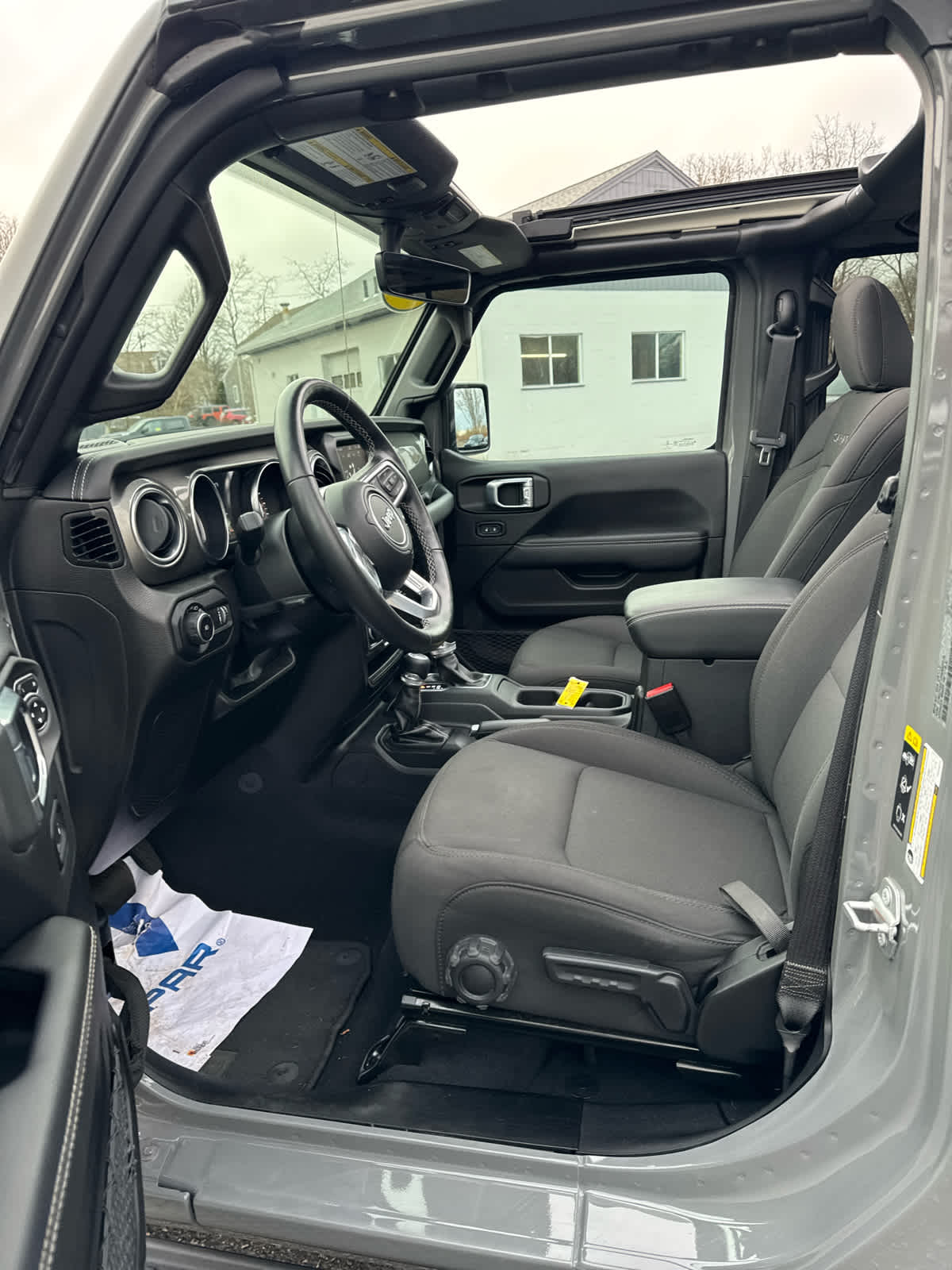 2023 Jeep Wrangler Sahara photo 12