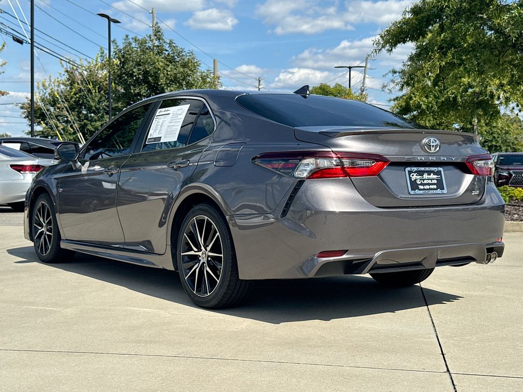 2022 Toyota Camry SE photo 2