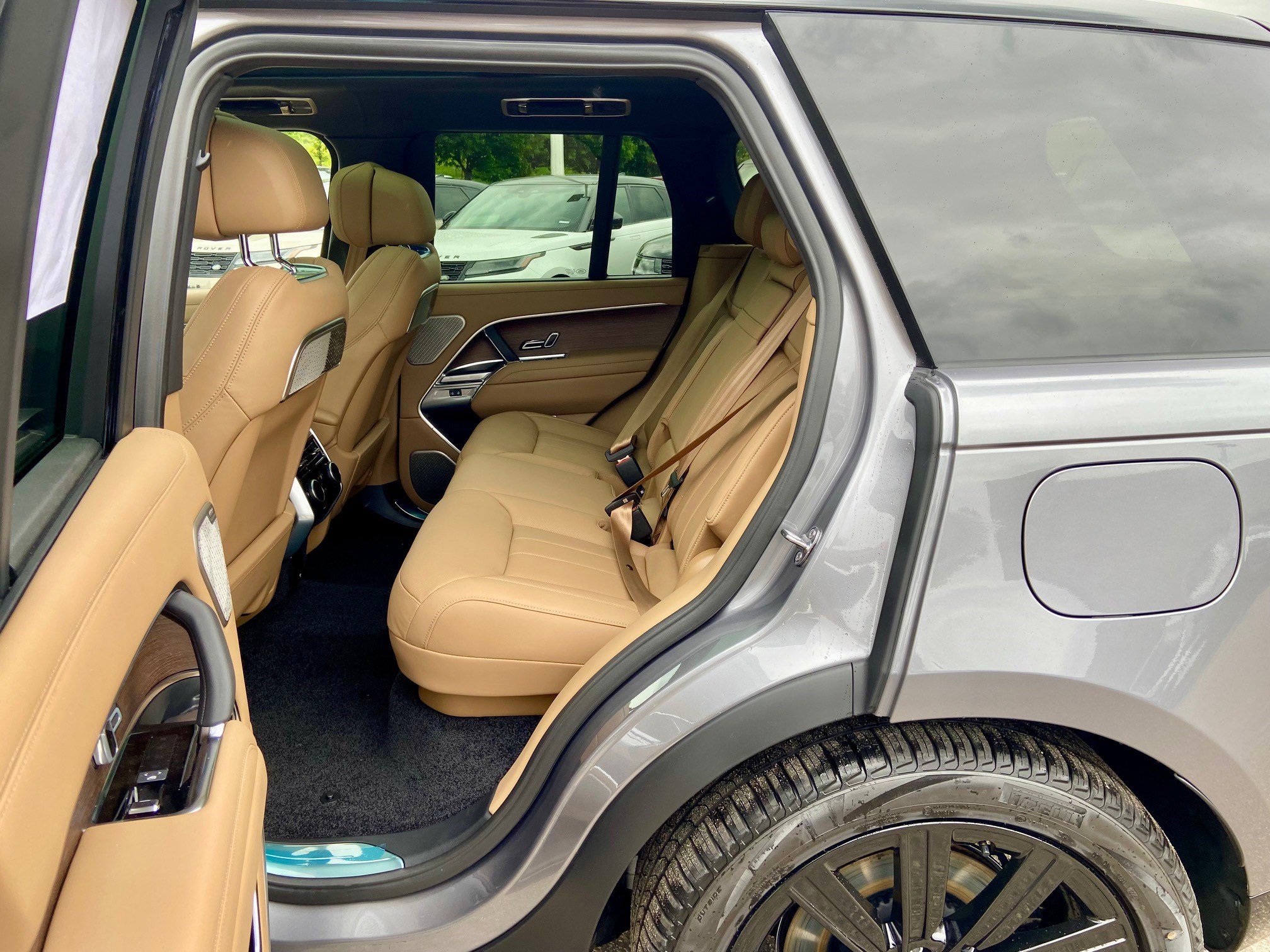 2025 Land Rover Range Rover Autobiography photo 5