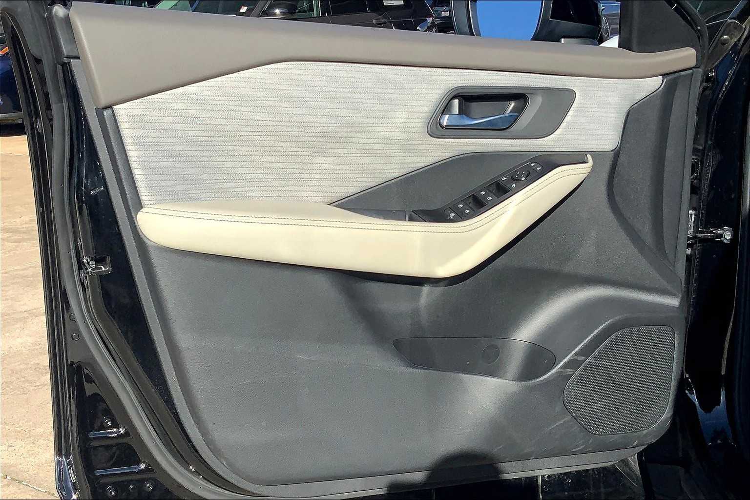 2023 Nissan Rogue SV photo 21