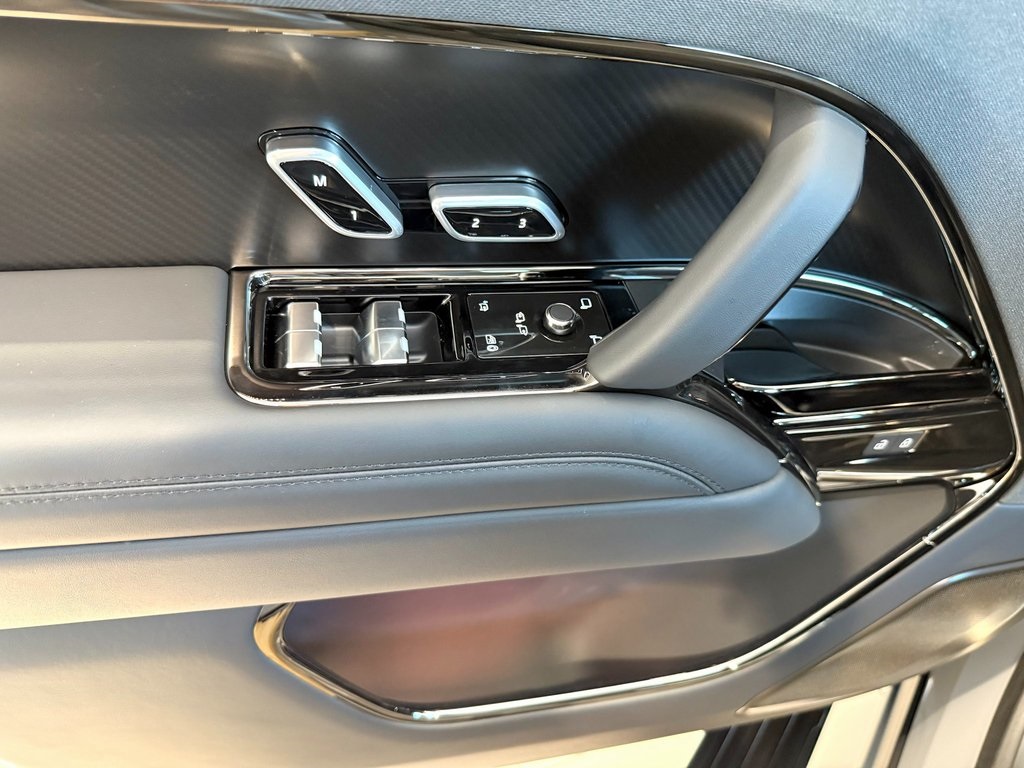2025 Land Rover Range Rover Sport photo 9