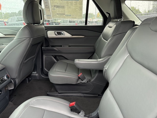2025 Ford Explorer photo 21