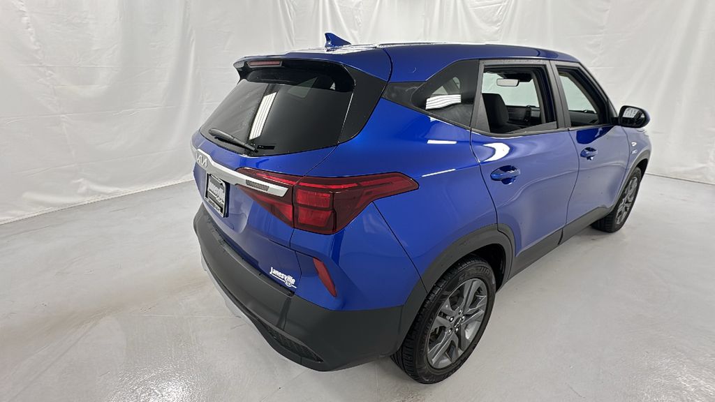 2023 Kia Seltos LX photo 3
