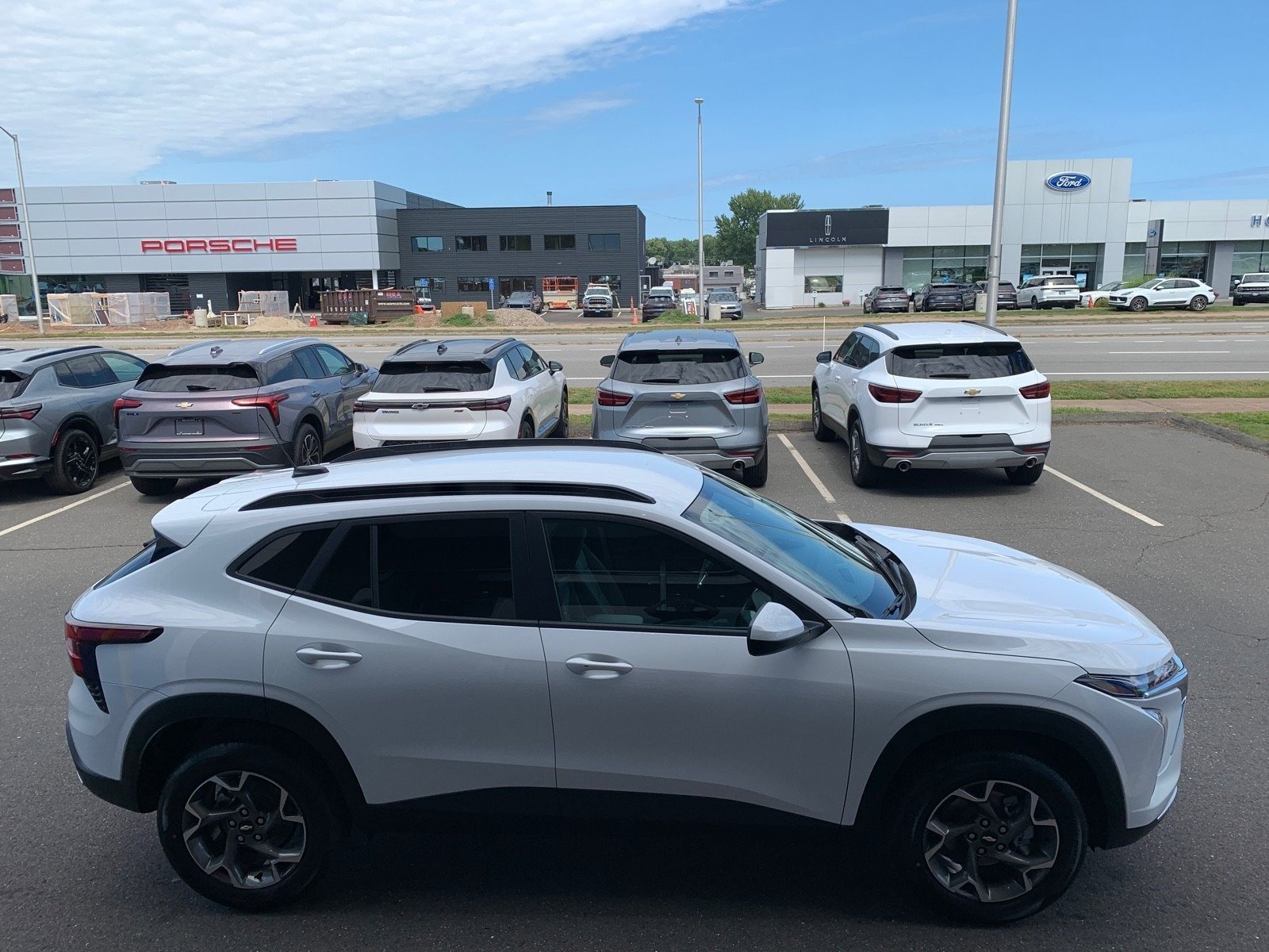 2025 Chevrolet Trax LT photo 4