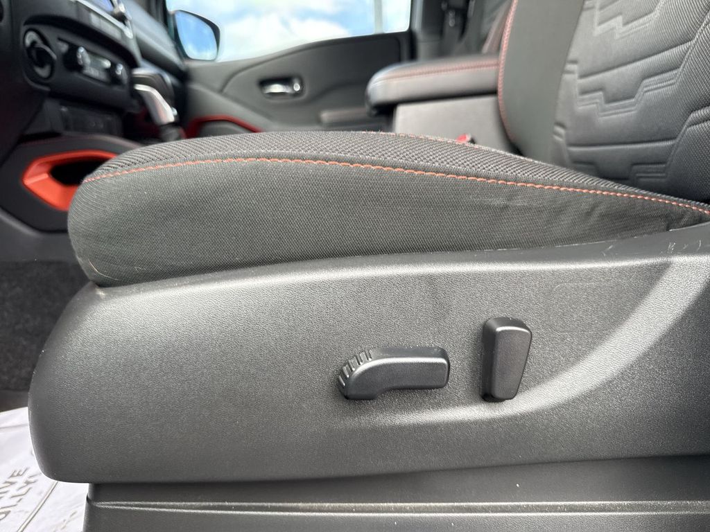 2024 Nissan Frontier PRO-4X photo 12