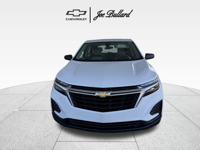 2023 Chevrolet Equinox LS photo 2