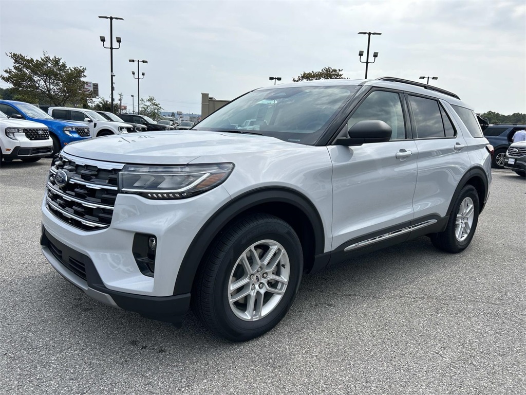 2025 Ford Explorer photo 8